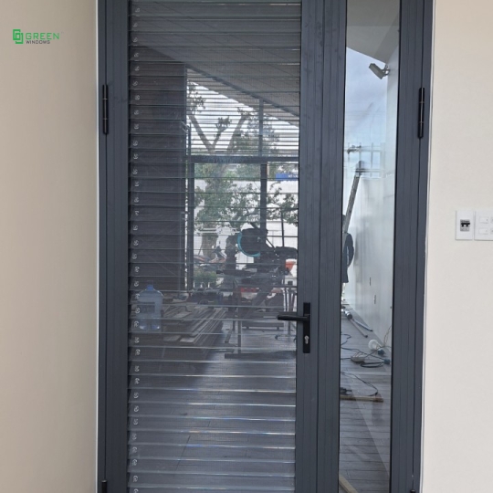 cửa đi mở quay 1 cánh nhôm Xingfa 3